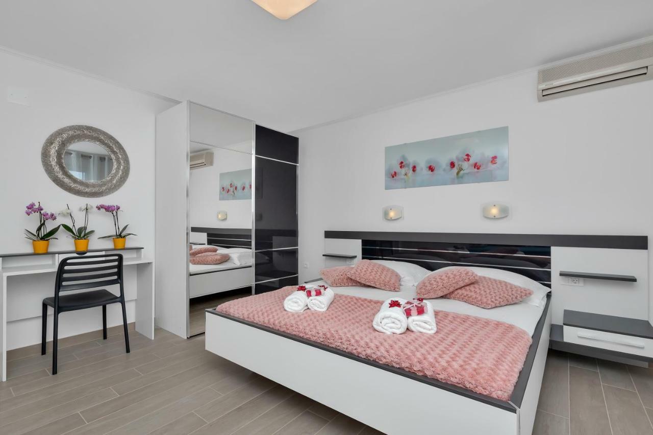Apartments Ratko Tucepi Luaran gambar